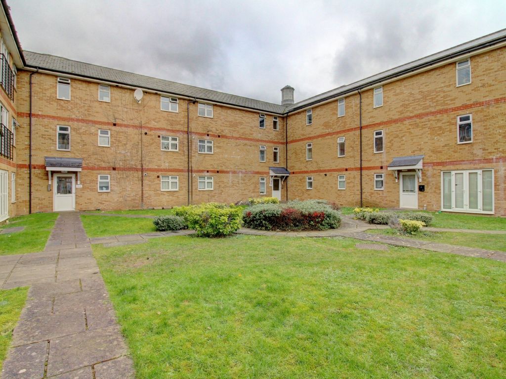 1 bed flat for sale in Temple End, High HP13, £175,000 Zoopla