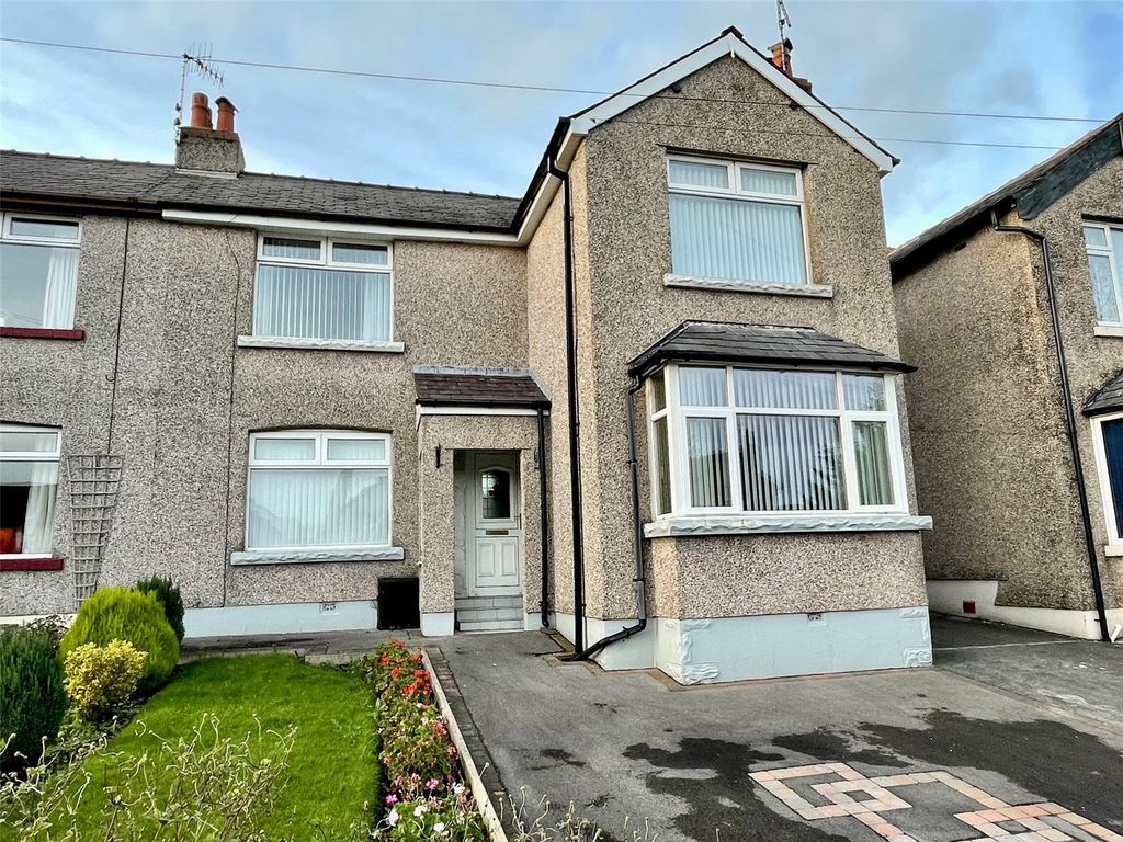 3 bed semidetached house for sale in Rutland Avenue, Lancaster