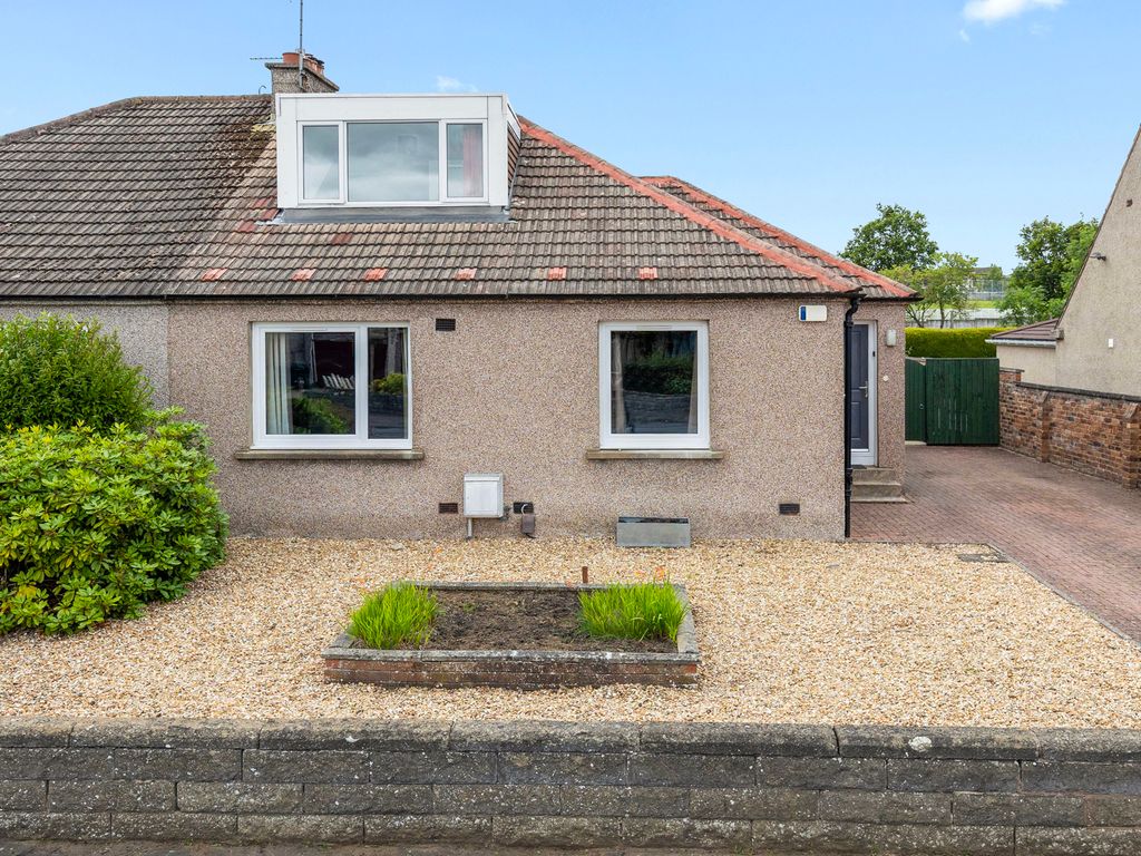 3 bed semidetached bungalow for sale in 40 North Gyle Loan