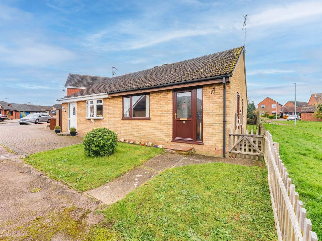 2 bed semidetached bungalow for sale in Warren View, Loddon NR14, £