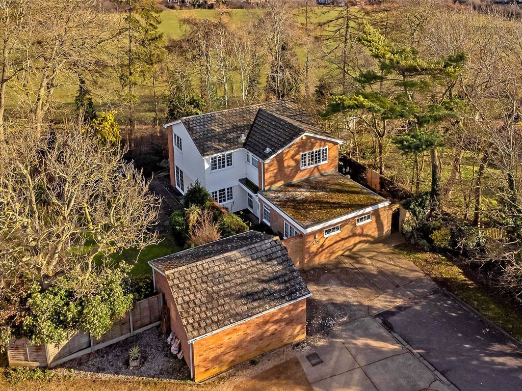 4 bed detached house for sale in Wymondley Close, Hitchin