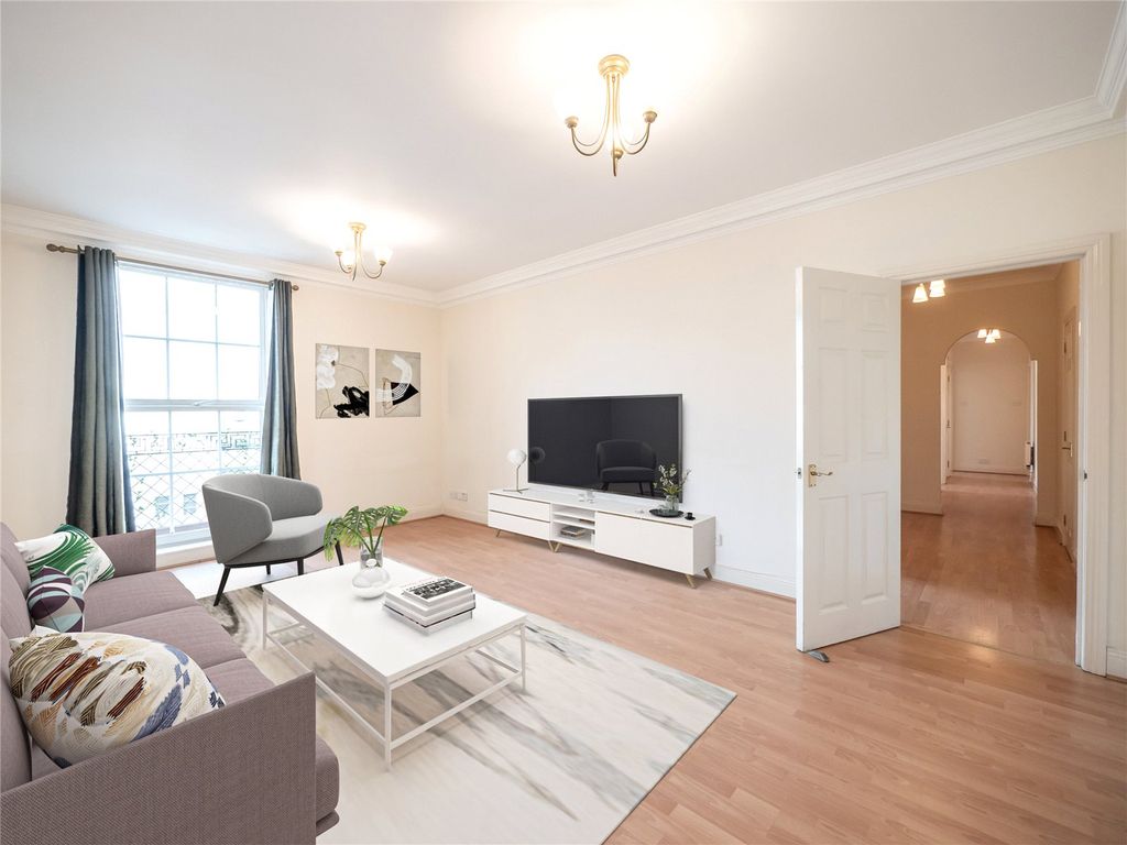 87/4 East London Street New Town Edinburgh EH7  