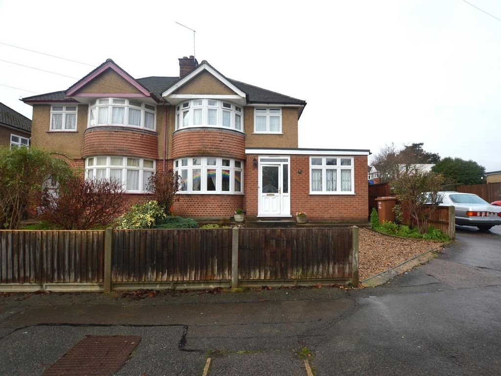 4 bed semidetached house for sale in Links Way, Croxley Green