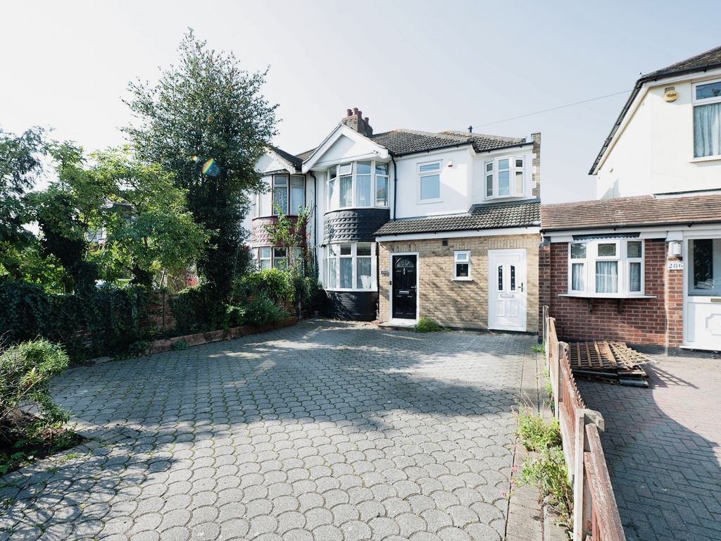 4 bed semidetached house for sale in Wennington Road, Rainham RM13, £