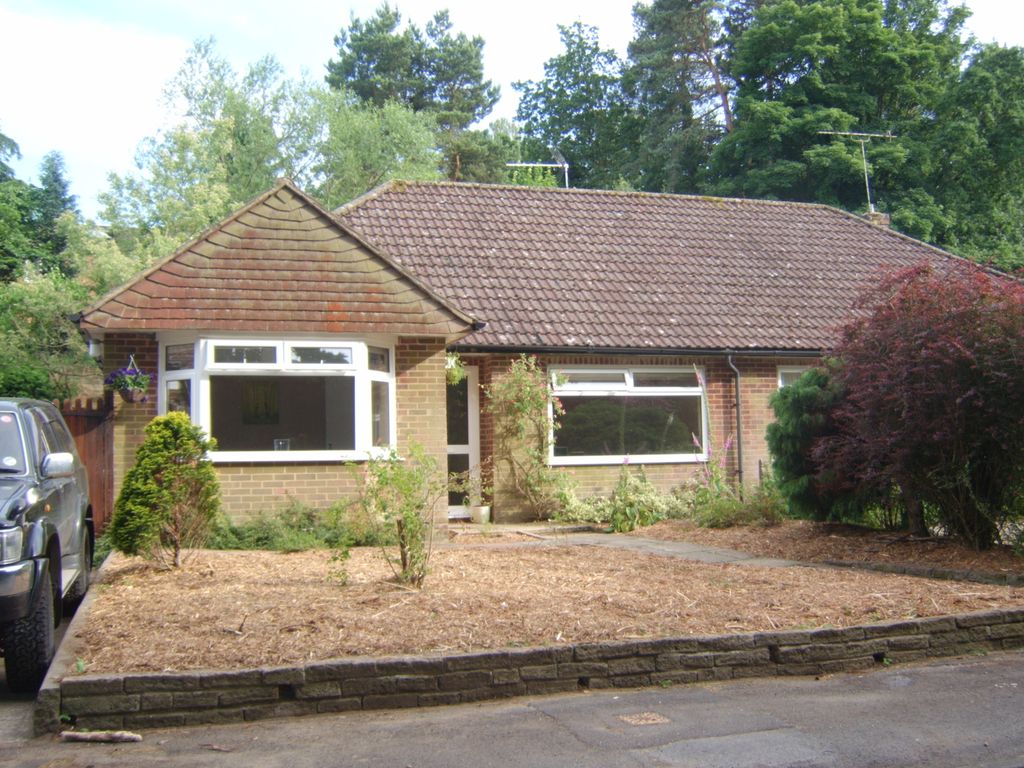 3 bed semidetached bungalow to rent in Stream Valley Road, Lower