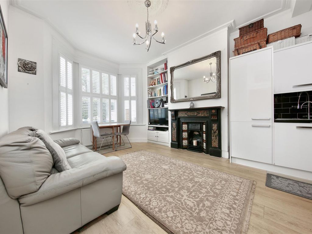 2 bed property for sale in Windsor Road, London NW2 Zoopla