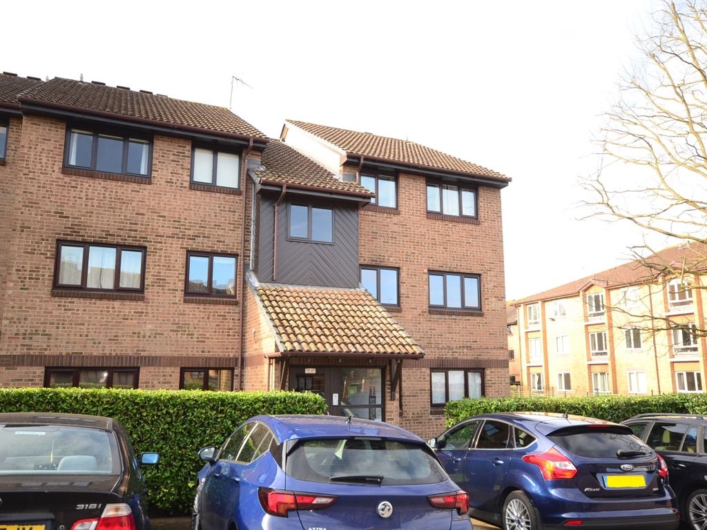 2 bed flat to rent in Wallis Way, Horsham RH13 Zoopla