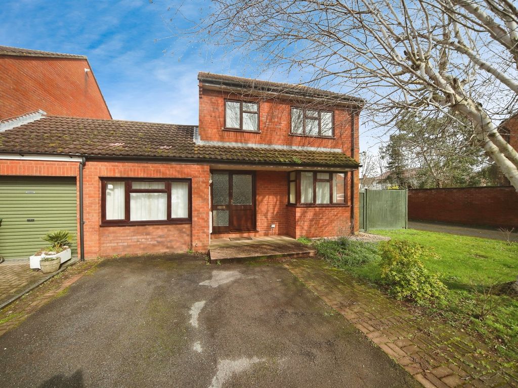 5 bed detached house for sale in Badgers Close, Hull, Taunton