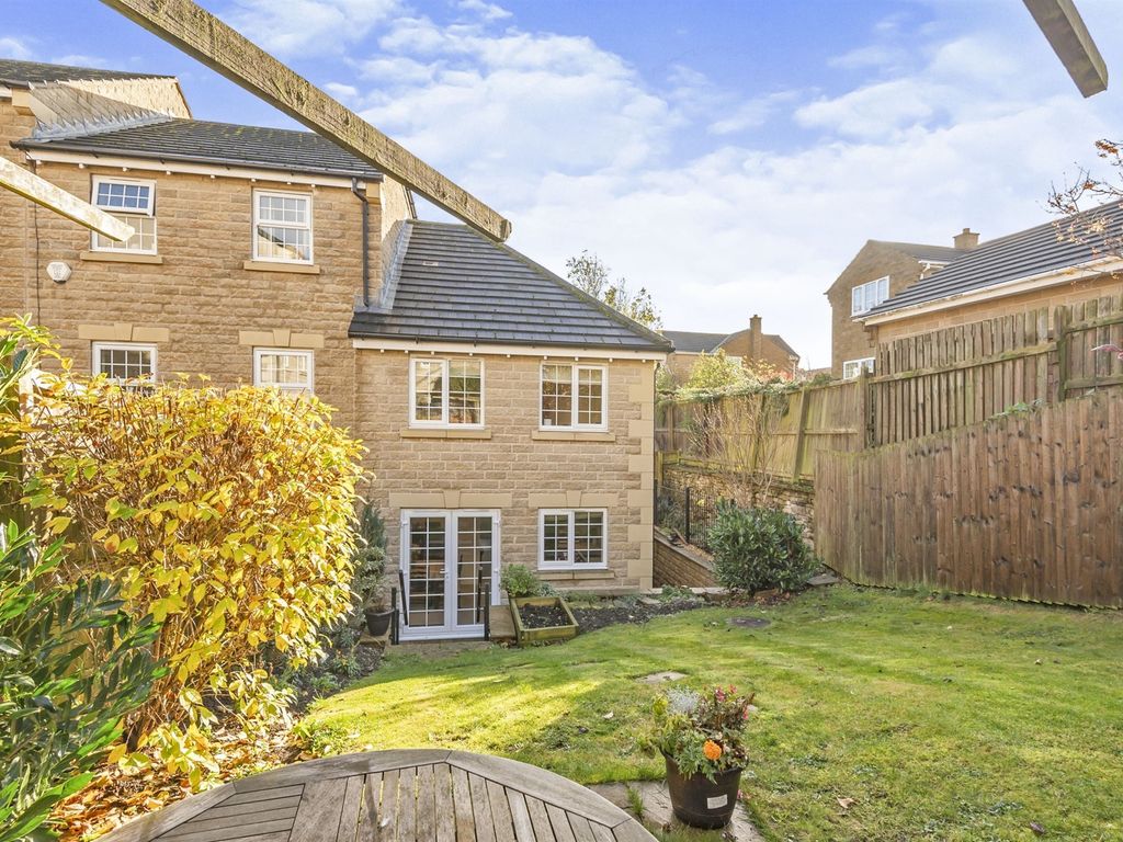 3 bed end terrace house for sale in Gardeners Walk, Skelmanthorpe