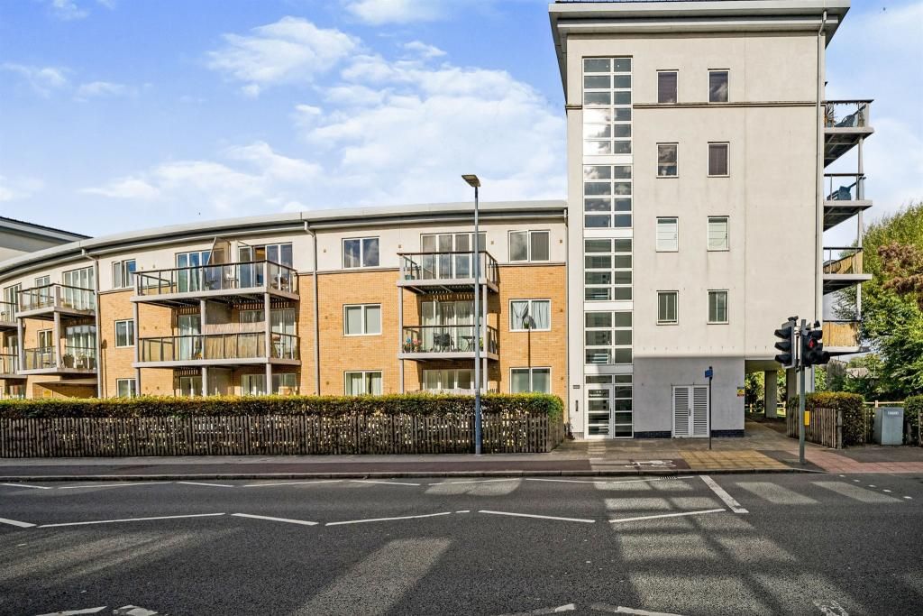 2 bed flat for sale in Ryemead Way, High HP11 Zoopla