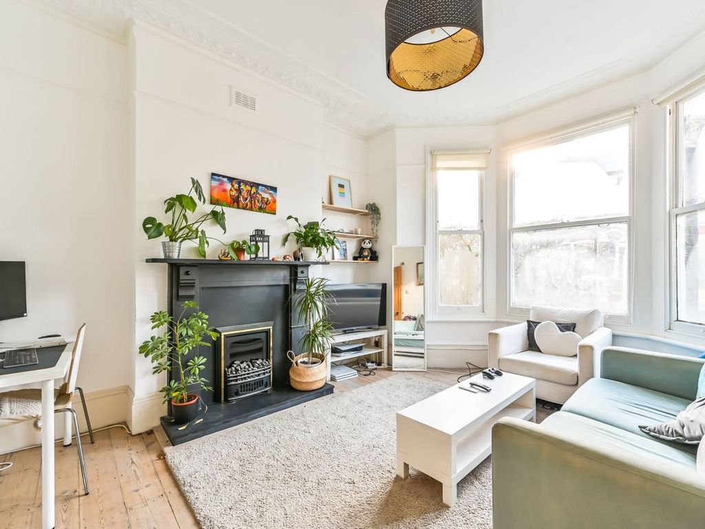 2 bed flat to rent in Sandmere Road, Clapham North, London SW4, £2,175 pcm Zoopla