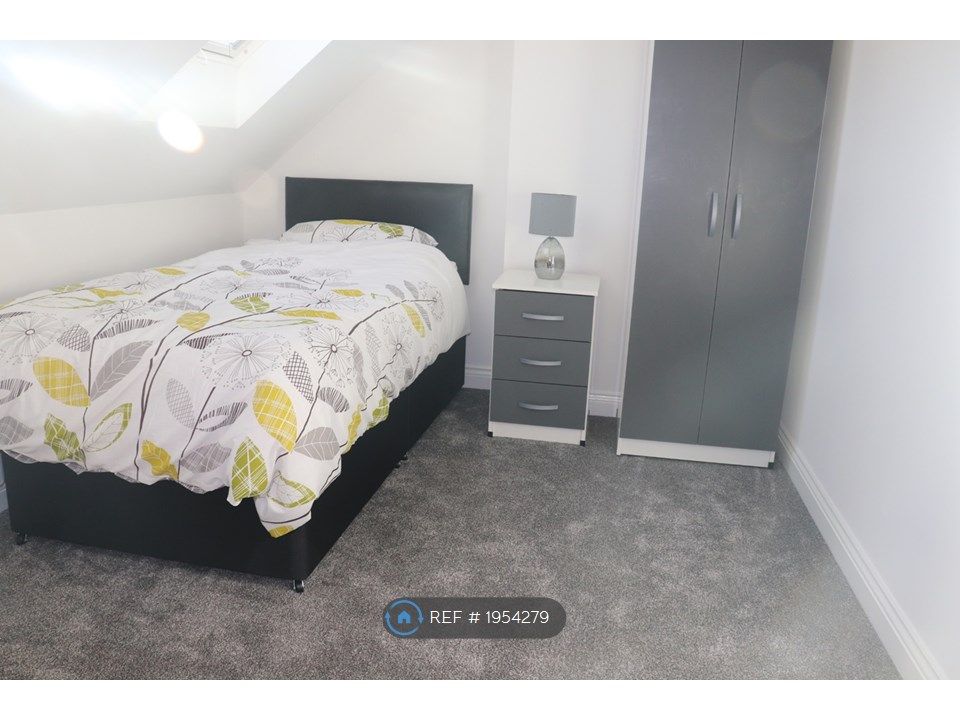Room to rent in Gracemere Crescent, Birmingham B28, £100 pcm Zoopla