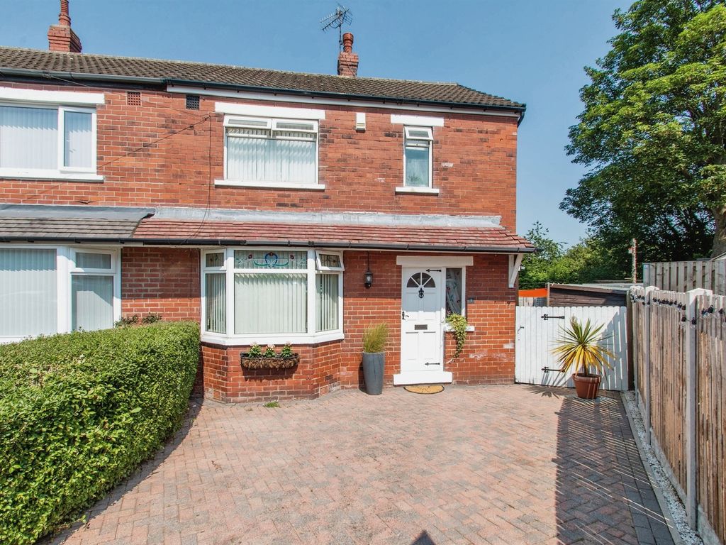 3 bed semidetached house for sale in Allenby Grove, Beeston, Leeds