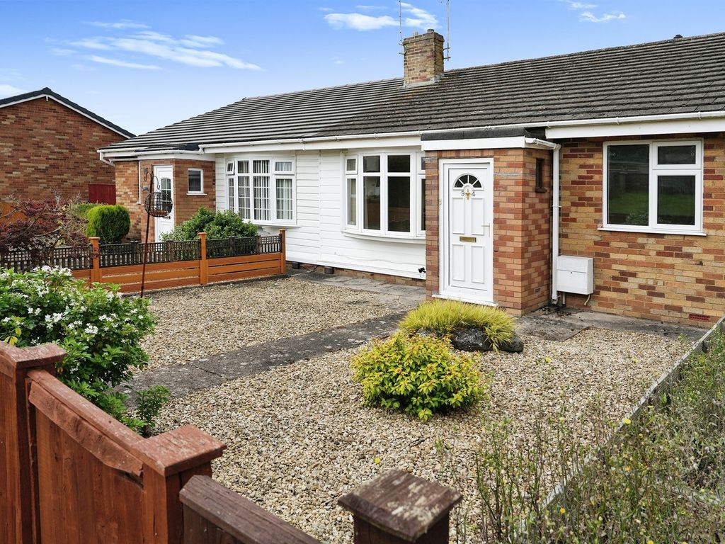 2 bed terraced bungalow for sale in Sunningdale, Yate, Bristol BS37, £