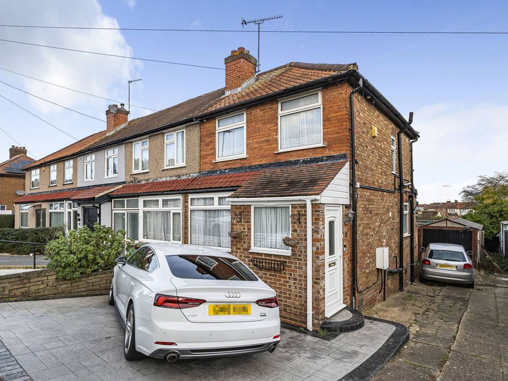 2 bed end terrace house for sale in Tenby Road, Edgware HA8, £525,000