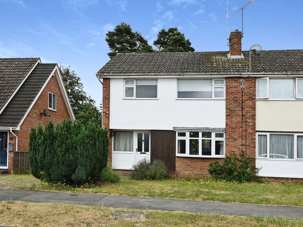 3 bed semidetached house for sale in Highgate Road, Reading RG5 Zoopla
