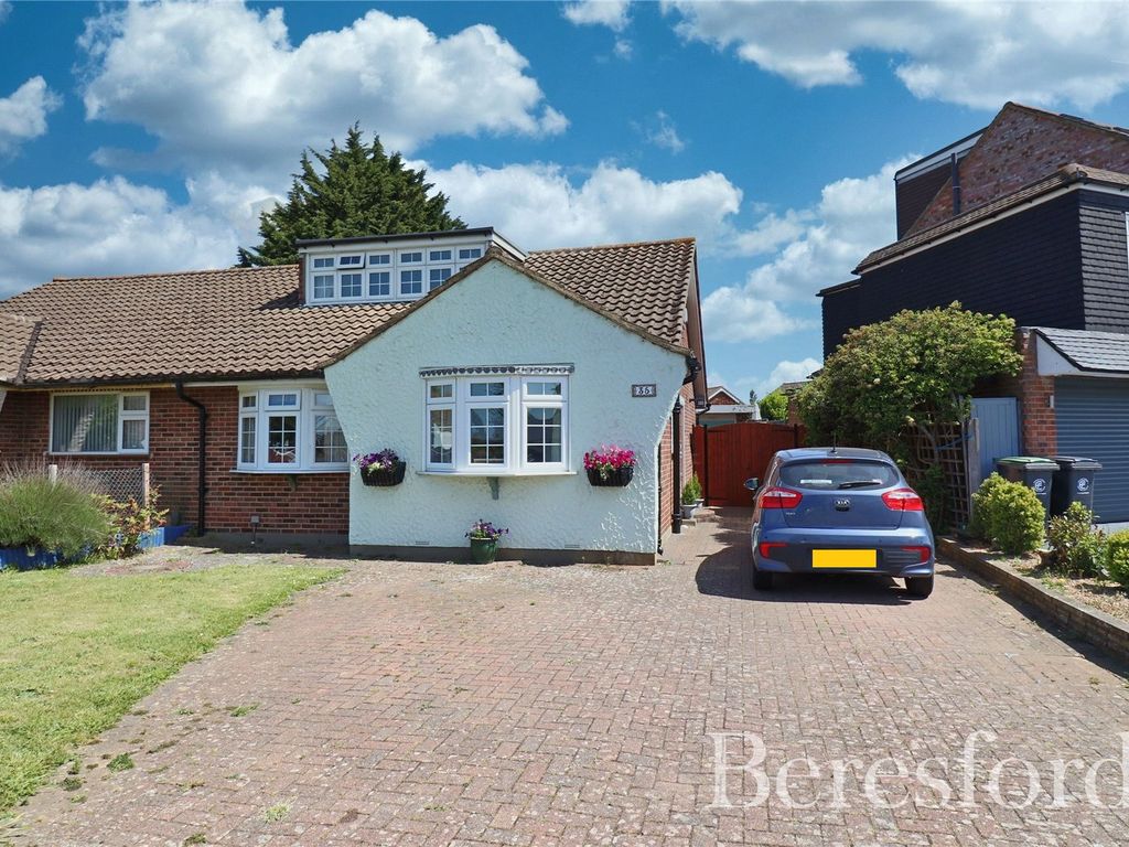 3 bed bungalow for sale in Mayflower Way, Ongar CM5, £470,000 Zoopla