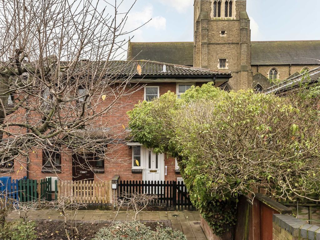 1 bed semidetached house for sale in Brudenell Road, London SW17, £