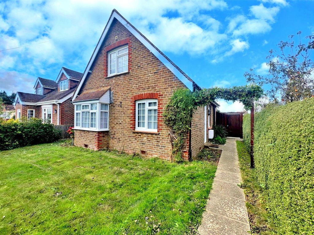 3 bed bungalow to rent in Lidsey Road, Woodgate, Chichester, West