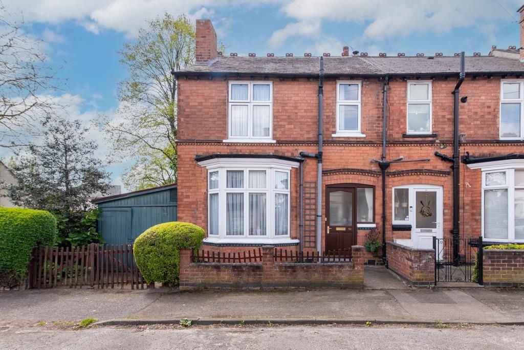 3 bed semidetached house for sale in Willow Road, Carlton, Nottingham
