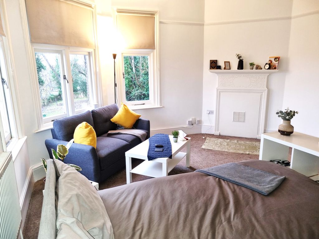 1 bed flat to rent in Arthur Road, Wimbledon Park SW19, £1,300 pcm Zoopla