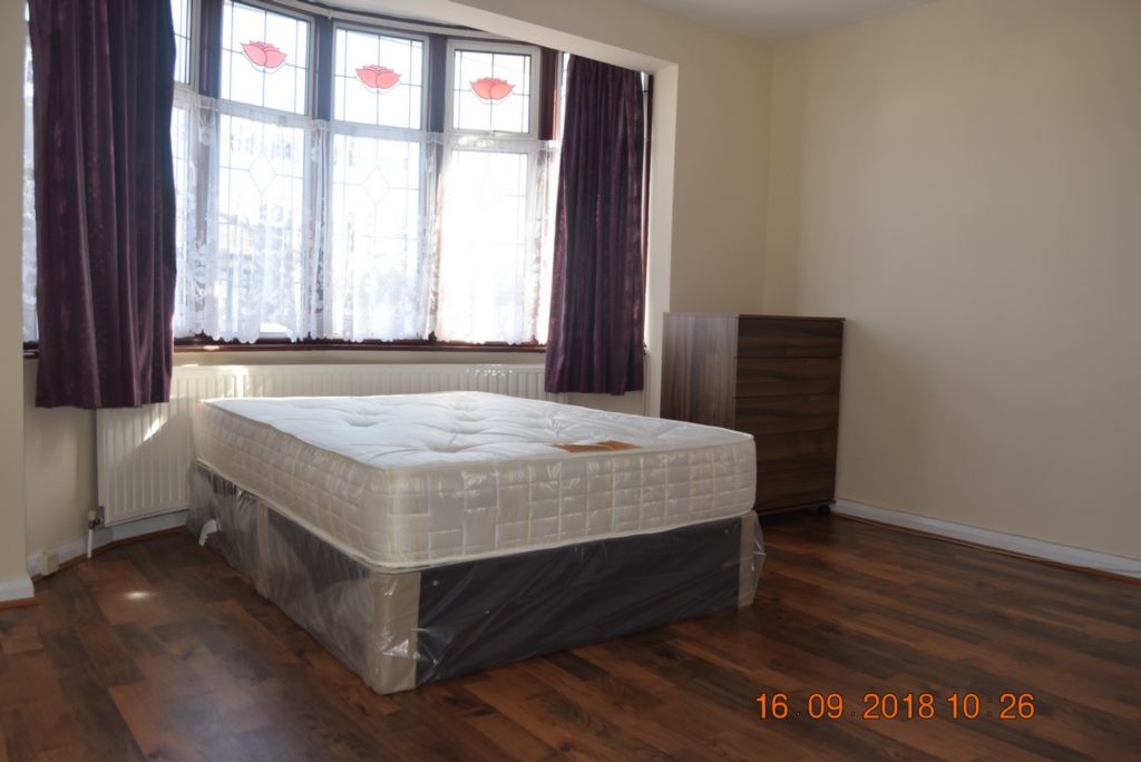 Room to rent in Melford Avenue, Room 3, Barking IG11 Zoopla