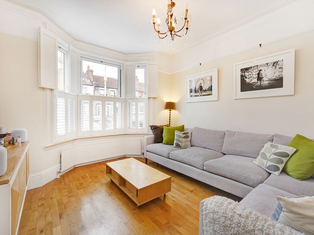 3 bed terraced house to rent in Cranmer Avenue, Ealing, Northfields