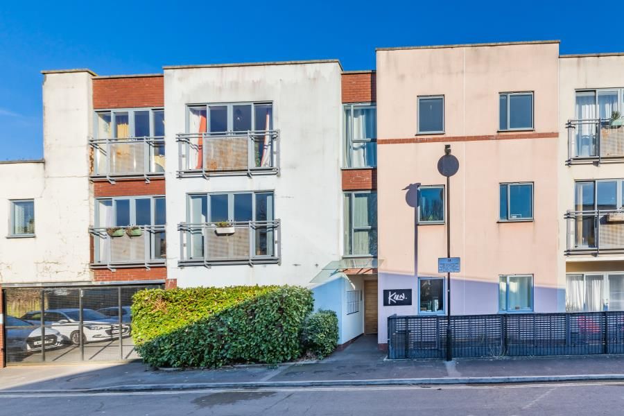 2 bed flat to rent in Myrtle Street, Southville, Bristol BS3 Zoopla