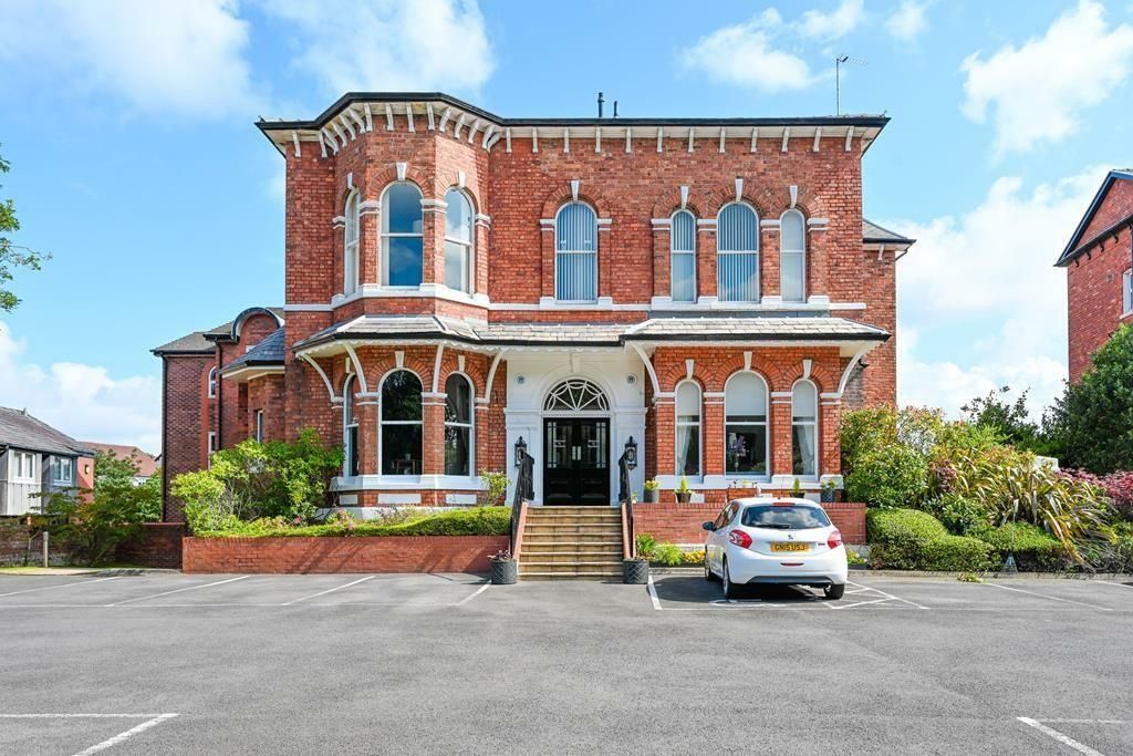 2 bed flat for sale in Park Crescent, Southport PR9, £91,000 Zoopla