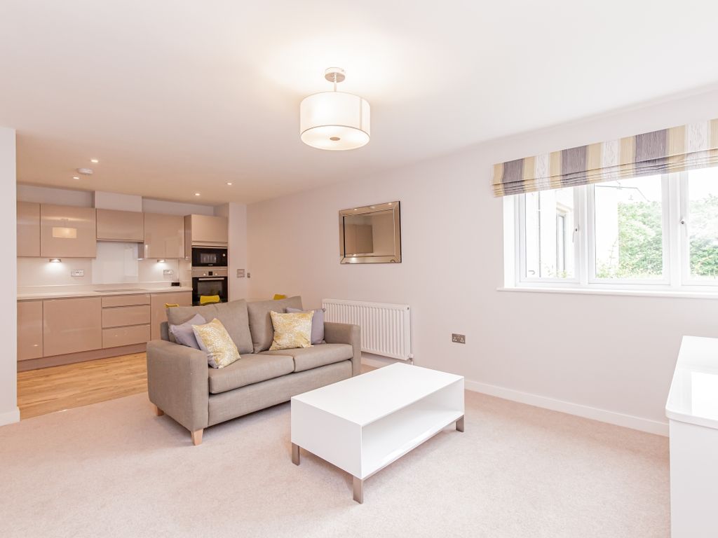 2 bed flat to rent in Banbury Road, Kidlington OX5, £1,550 pcm Zoopla