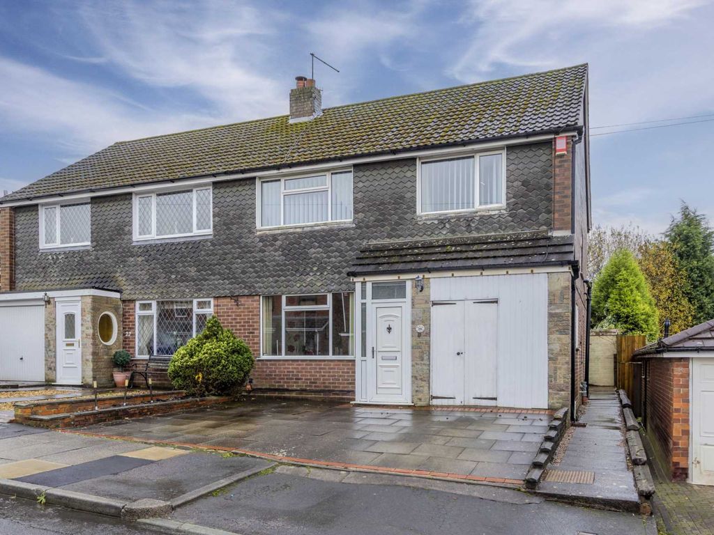 3 bed semidetached house for sale in Malcolm Drive, Bucknall ST2, £