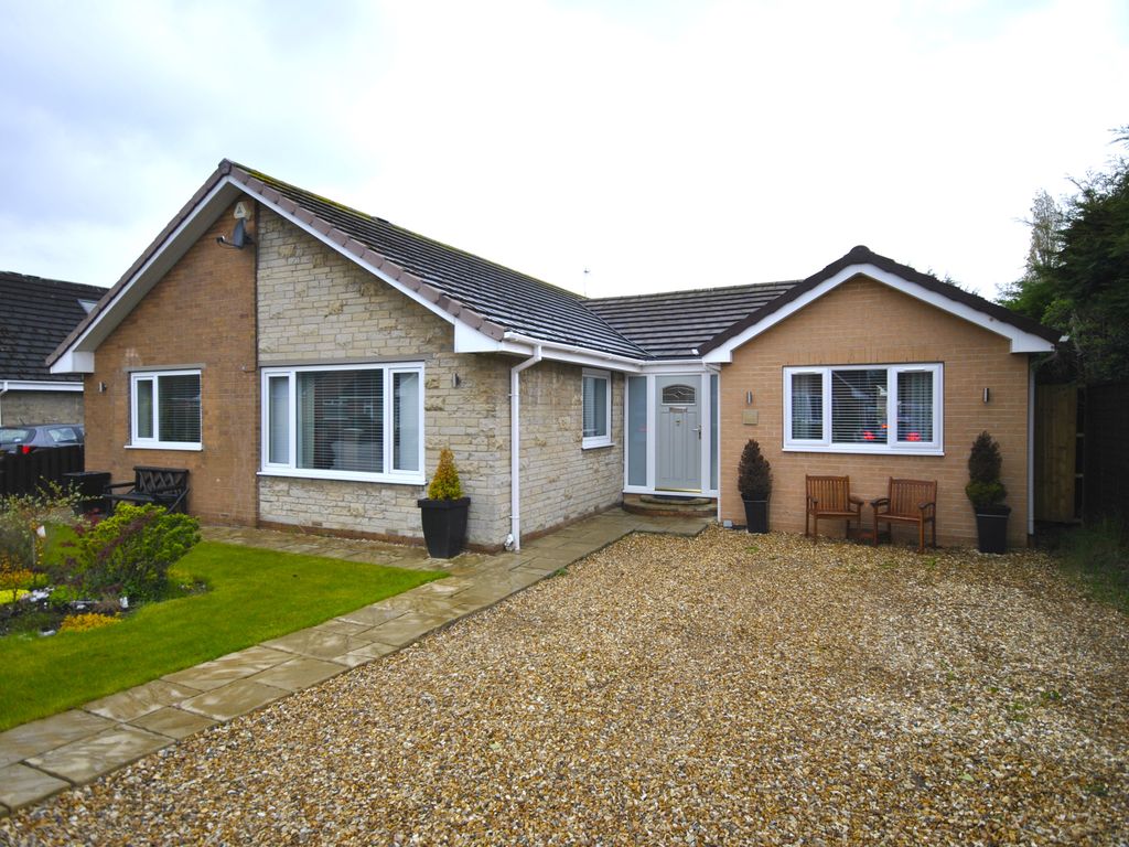 4 bed detached bungalow for sale in Partridge Rise, Bessacarr