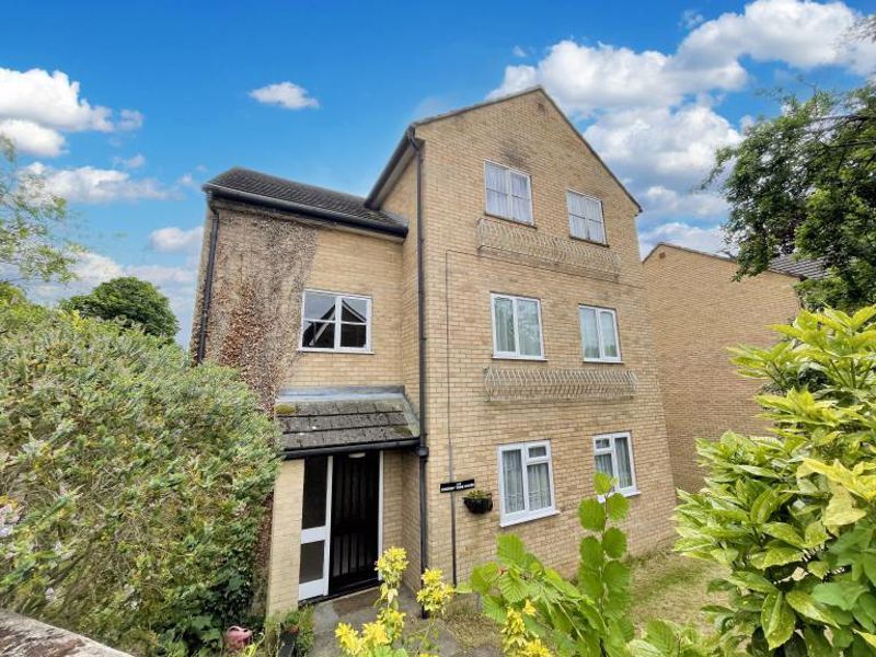 2 bed flat for sale in Brambleside, High HP11, £225,000 Zoopla