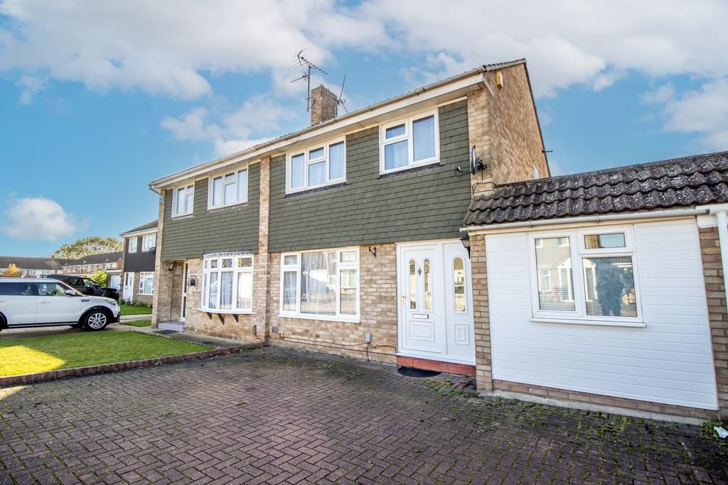 4 bed semidetached house for sale in Close, Shoeburyness