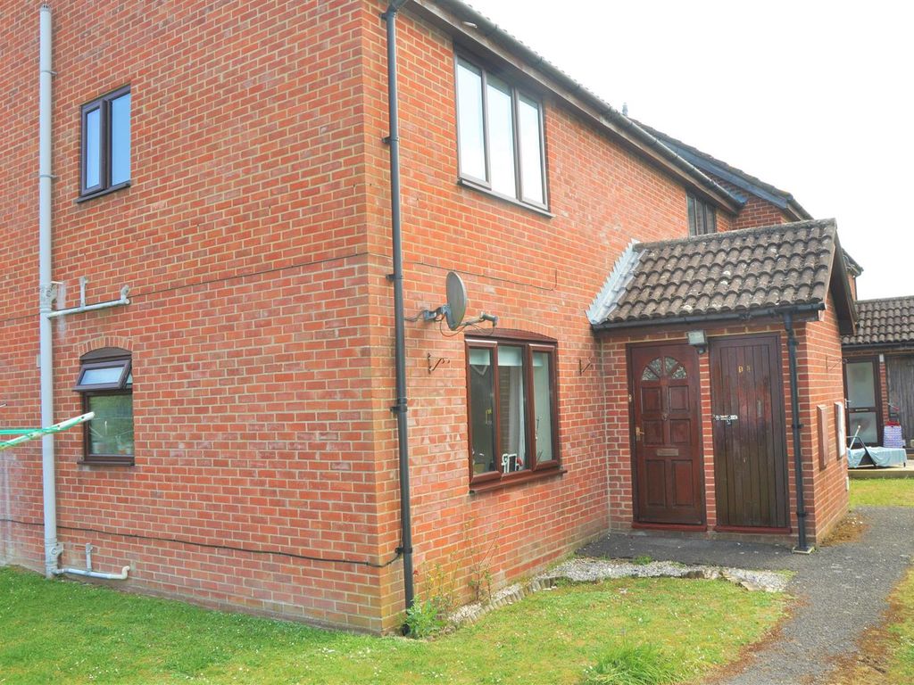 1 bed to rent in Eleanor Court, Ludgershall, Andover SP11, £