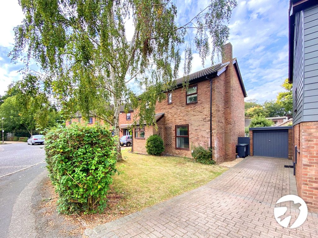 4 bed detached house to rent in Marston Close, Chatham ME5, £1,800 pcm