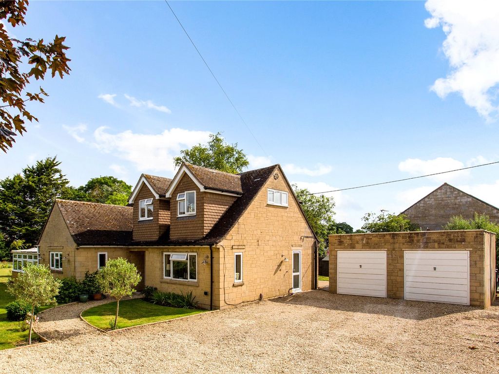 4 bed bungalow for sale in Oathurst Estate, Bampton, Oxfordshire OX18