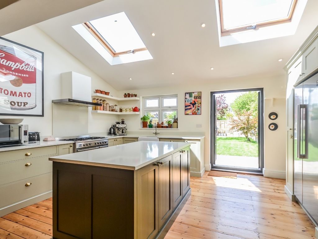 3 bed detached house for sale in Fairleigh Drive, LeighOnSea, Essex