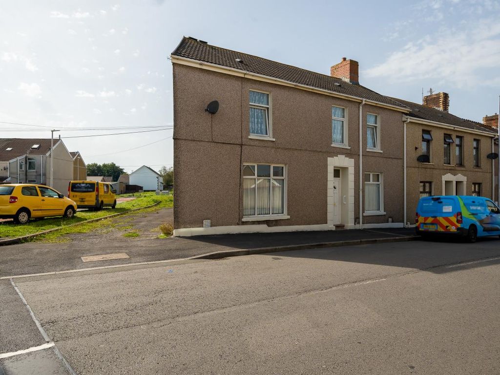 3 bed end terrace house for sale in New Dock Road, Llanelli SA15, £
