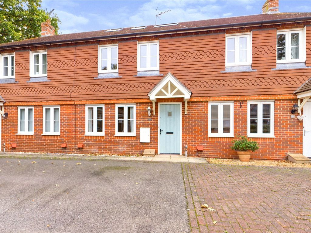 4 bed terraced house to rent in Horsecroft Way, Tilehurst, Reading
