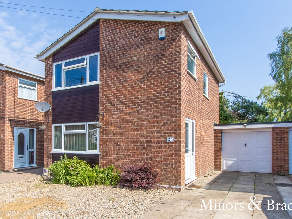 3 bed linkdetached house for sale in St. Laurence Avenue, Brundall