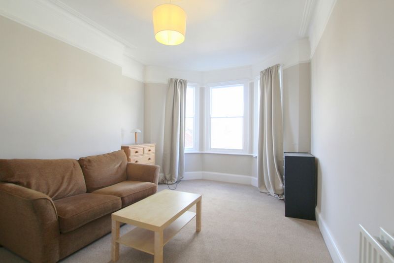 3 bed flat to rent in Prince Of Wales Drive, Battersea SW11, £3,050 pcm