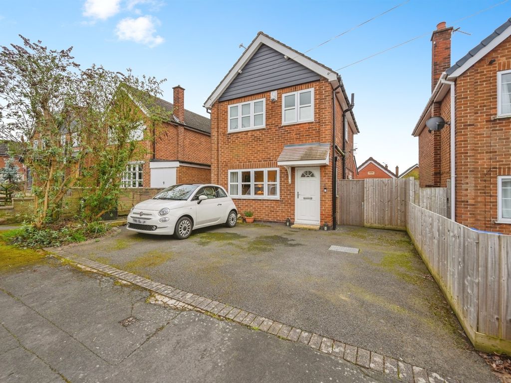 3 bed detached house for sale in Cadgwith Drive, Allestree, Derby DE22