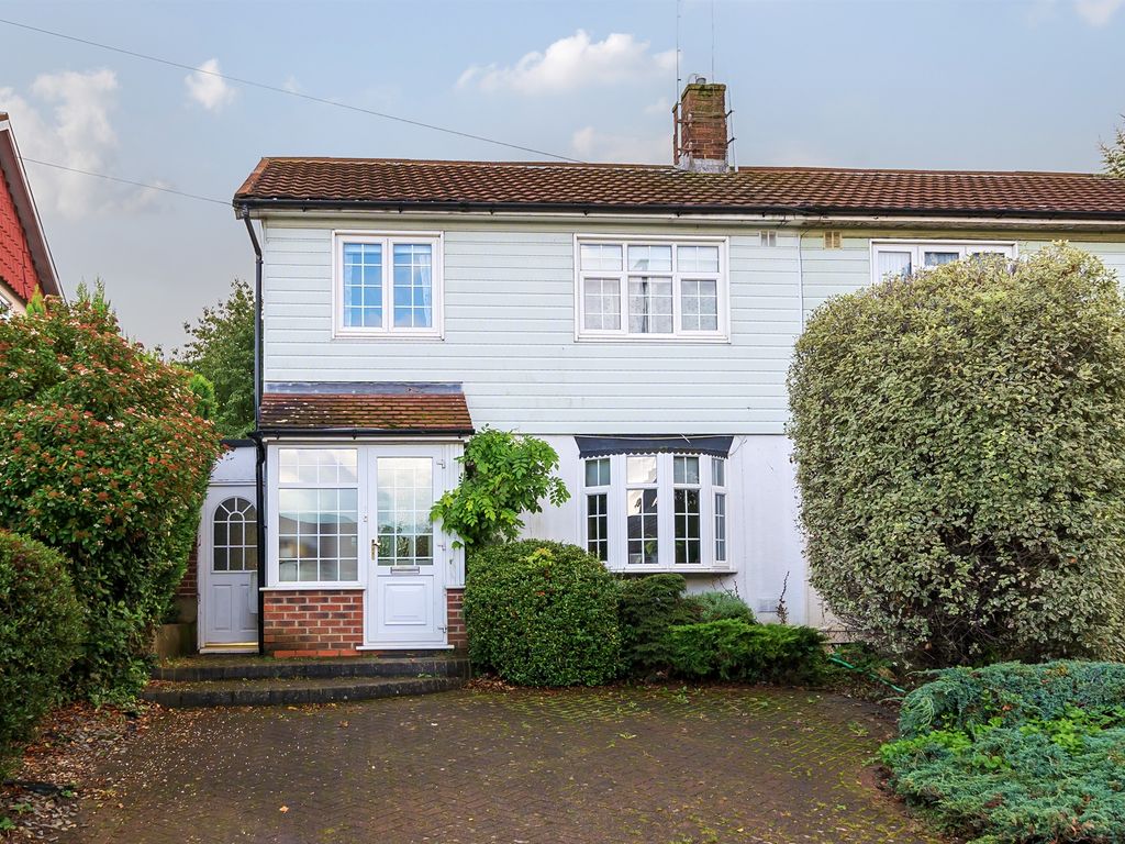 3 bed semidetached house for sale in Lonsdale Drive, Enfield EN2, £
