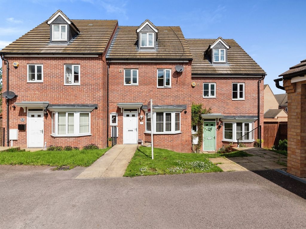 4 bed terraced house for sale in Sudbury Road, Grantham NG31, £220,000