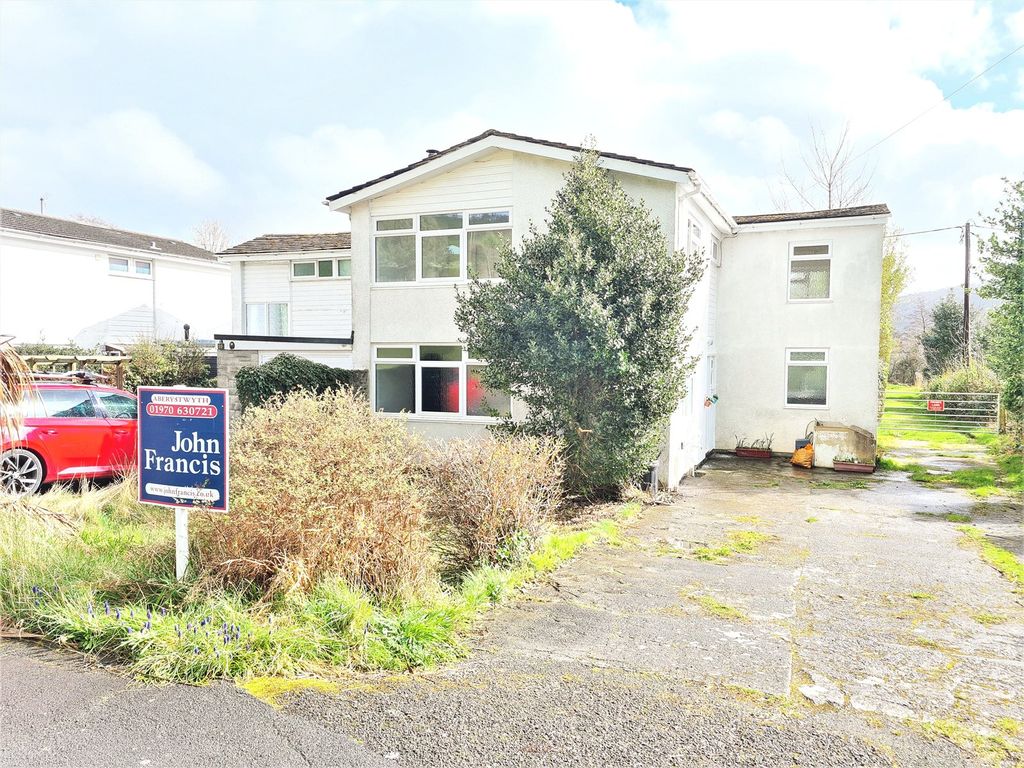 4 bed semidetached house for sale in Cefn Melindwr, Capel Bangor