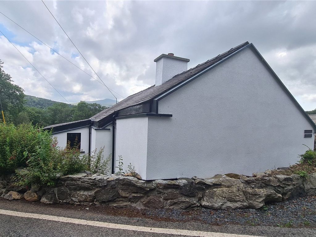 2 bed bungalow for sale in ClwtYBont, Caernarfon, Gwynedd LL55 Zoopla