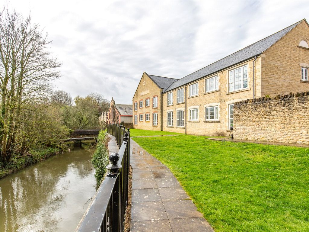 2 bed flat for sale in Harris Close, Frome, Somerset BA11 Zoopla