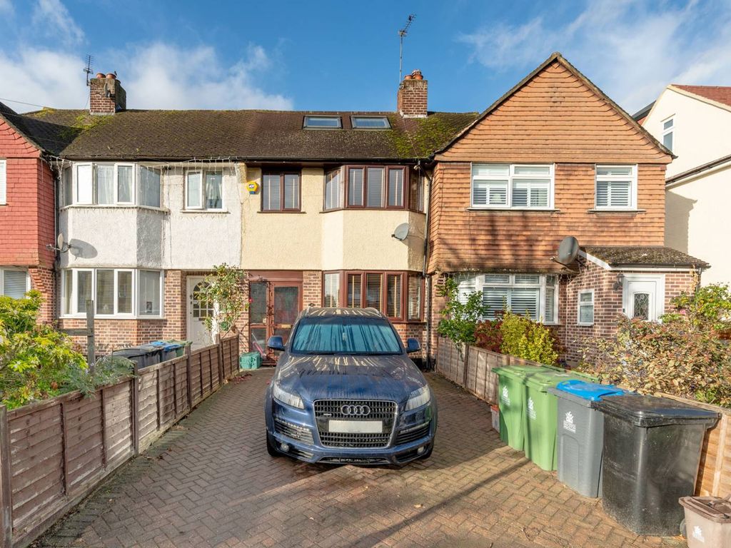 4 bed terraced house for sale in Kingshill Avenue, Worcester Park KT4