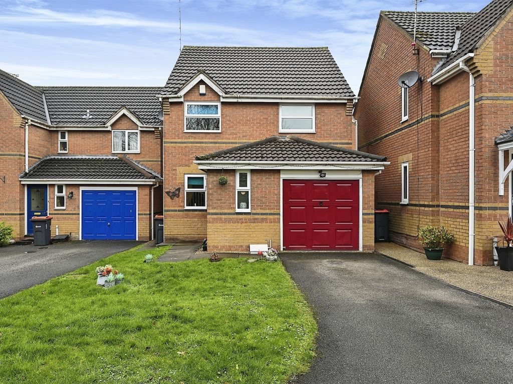 3 bed detached house for sale in Cosgrove Avenue, SuttonInAshfield